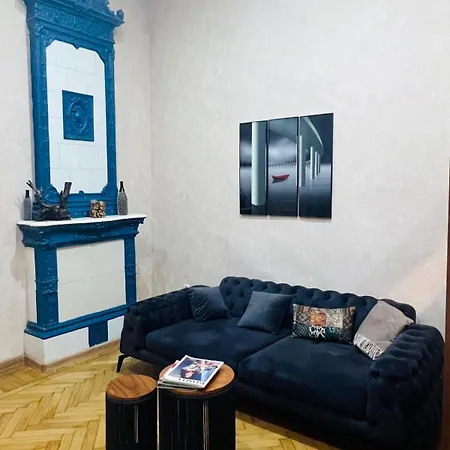 Stylish Apartment With Beautiful Balcony In The Heart Of Tbilisi At Liberty Square Exterior photo