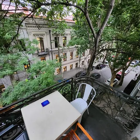 Stylish Apartment With Beautiful Balcony In The Heart Of Tbilisi At Liberty Square Exterior photo