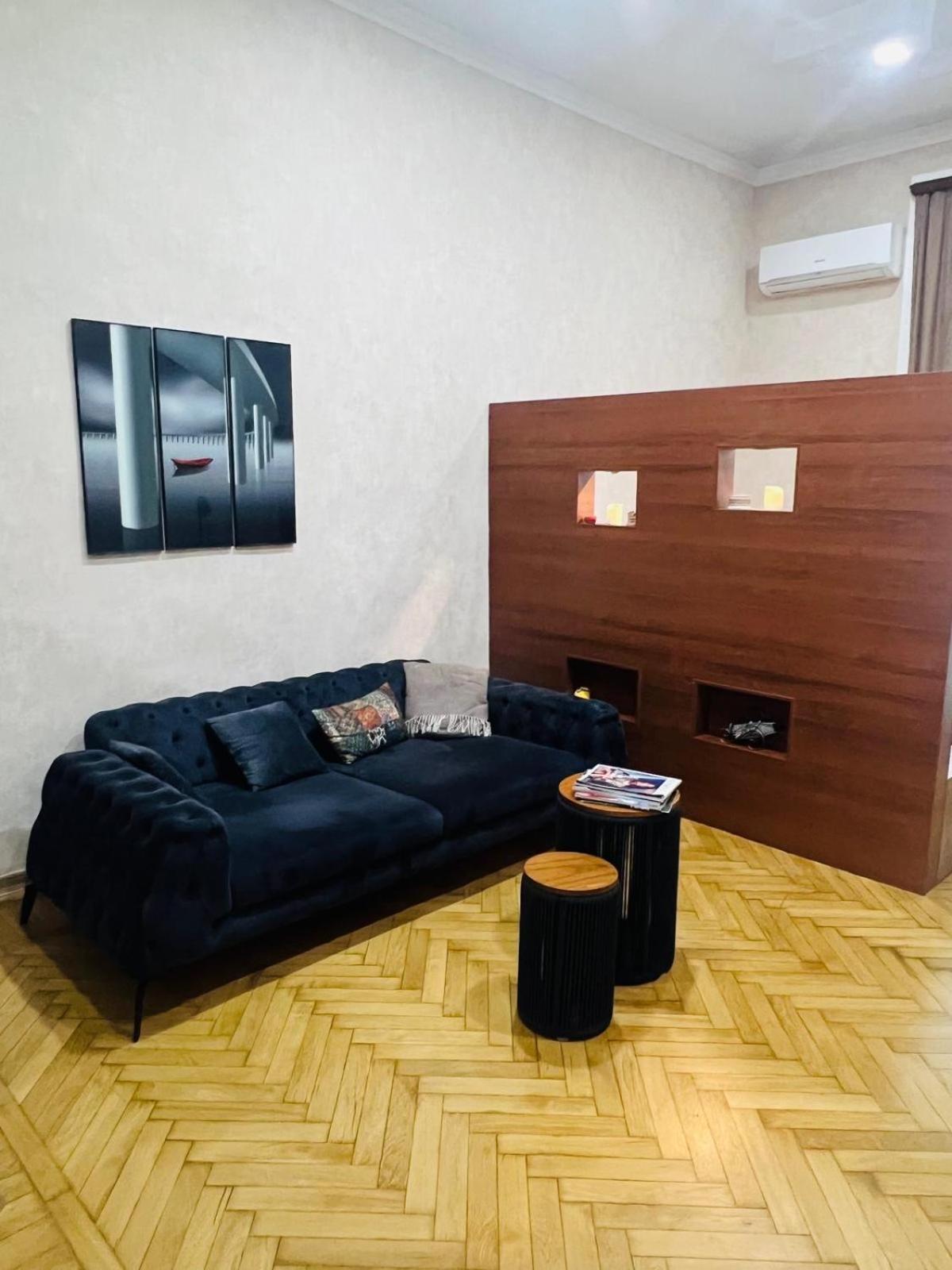 Stylish With Beautiful Balcony In The Heart Of At Liberty Square * Tbilisi