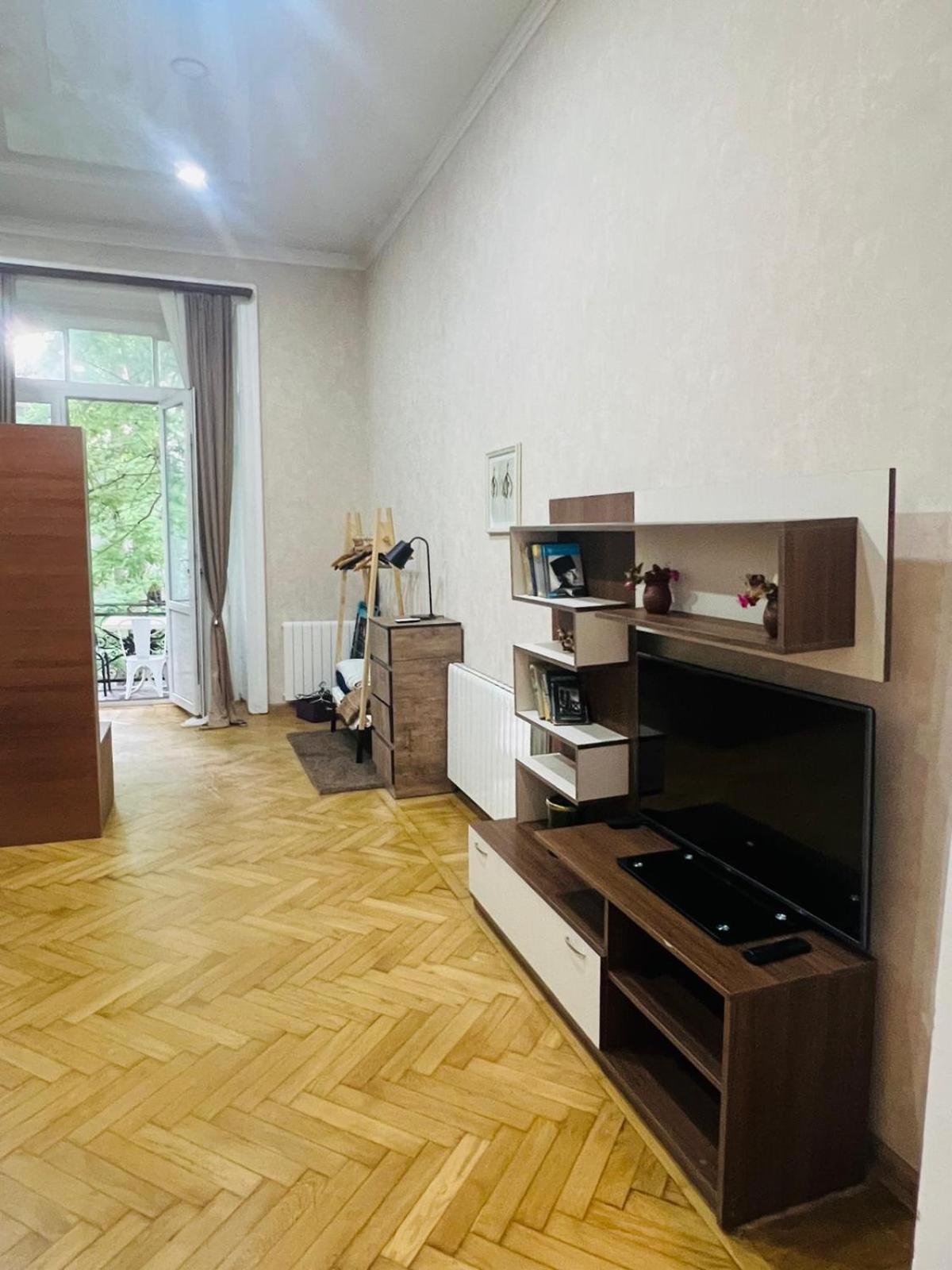 Apartment Stylish With Beautiful Balcony In The Heart Of At Liberty Square Tbilisi